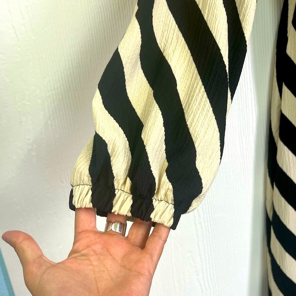 H&M - Black And White Stripe Balloon Long Sleeve Wrap Dress Size Medium - Picture 5 of 12